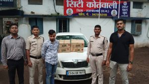 मध्यप्रदेश की 22 पेटी शराब के साथ आरोपी तस्कर गिरफ्तार मध्यप्रदेश की 22 पेटी शराब के साथ आरोपी तस्कर गिरफ्तार