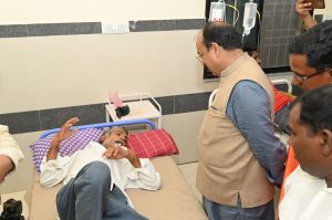 उप मुख्यमंत्री अरुण साव ने डायरिया पीड़ित मरीजों से की मुलाकात