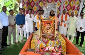 उपमुख्यमंत्री शर्मा ने पाटेश्वर धाम में श्रीराम जानकीदास जी महाराज की समाधि स्थल में पहुँचकर उन्हें दी श्रद्धांजलि उपमुख्यमंत्री शर्मा ने पाटेश्वर धाम में श्रीराम जानकीदास जी महाराज की समाधि स्थल में पहुँचकर उन्हें दी श्रद्धांजलि