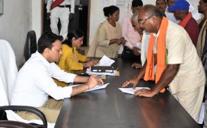 कलेक्टर ने जनदर्शन में पहुंचे लोगों के मांगों एवं समस्याओं का समुचित निराकरण सुनिश्चित करने के दिए निर्देश कलेक्टर ने जनदर्शन में पहुंचे लोगों के मांगों एवं समस्याओं का समुचित निराकरण सुनिश्चित करने के दिए निर्देश