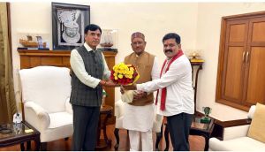 मुख्यमंत्री श्री साय ने केंद्रीय मंत्री डॉ. मनसुख मंडाविया से रोजगार सृजन, श्रमिक कल्याण और खेल सुविधाओं पर की चर्चा मुख्यमंत्री श्री साय ने केंद्रीय मंत्री डॉ. मनसुख मंडाविया से रोजगार सृजन, श्रमिक कल्याण और खेल सुविधाओं पर की चर्चा