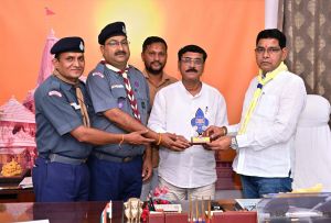 राजस्व मंत्री श्री वर्मा को भारत स्कॉउट एवं गाइड के मुख्य आयुक्त ने सौंपा ज्ञापन राजस्व मंत्री श्री वर्मा को भारत स्कॉउट एवं गाइड के मुख्य आयुक्त ने सौंपा ज्ञापन