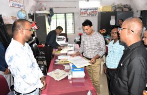 कलेक्टर ने किया शासकीय उच्चतर माध्यमिक विद्यालय सुरडोंगर का निरीक्षण कलेक्टर ने किया शासकीय उच्चतर माध्यमिक विद्यालय सुरडोंगर का निरीक्षण