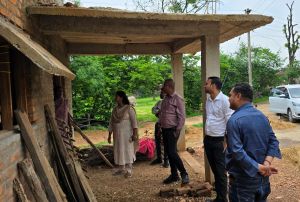   सीईओ जिला पंचायत डाॅ. कन्नौजे ने ग्राम बड़े जुंगेरा में किया पीएम आवास के कार्यों का निरीक्षण 