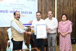  उप मुख्यमंत्री अरुण साव ने &lsquo;स्पार्क&rsquo; पुरस्कार विजेता नगरीय निकायों के अधिकारियों और लाभार्थियों को किया सम्मानित