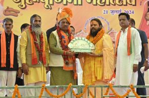 मुख्यमंत्री विष्णु देव साय पाटेश्वर धाम में आयोजित गुरू पूर्णिमा महोत्सव में शामिल हुए