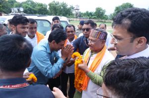 मुख्यमंत्री के महापल्ली हेलीपेड पहुंचने पर आत्मीय स्वागत