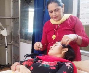   सक्षम योजना से मां और बेटी ने मिलकर खोला ब्यूटी पार्लर बनी आत्मनिर्भर