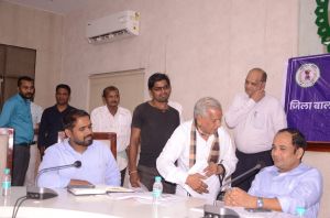 कलेक्टर डॉ. गौरव सिंह ने जनदर्शन में सुनी आम नागरिकों की समस्याएं