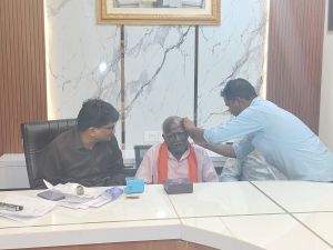  सीएम कैंप कार्यालय बगिया से महादेव को मिला श्रवण यंत्र, खुश होकर बुजुर्ग ने कहा अब वह हर रविवार सुनेगा "मन की बात" 
