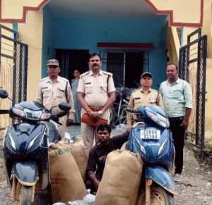  आबकारी टीम ने सरायपाली इलाके में 235 लीटर कच्ची शराब और दो स्कूटी जब्त की