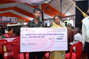  निर्माण श्रमिक की मृत्यु पर परिजनों को मिली सहायता राशि