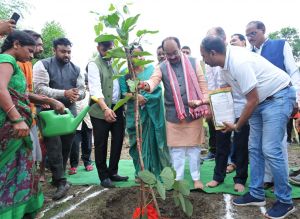हरेली की उमंग के बीच जनसमस्या निवारण शिविर में पहुंचे उप मुख्यमंत्री अरुण साव