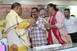 न्यूजीलैंड में आयोजित कॉमनवेल्थ गेम्स में सिल्वर मेडल जीतने वाली रीता के माता-पिता ने मुख्यमंत्री का जताया आभार न्यूजीलैंड में आयोजित कॉमनवेल्थ गेम्स में सिल्वर मेडल जीतने वाली रीता के माता-पिता ने मुख्यमंत्री का जताया आभार