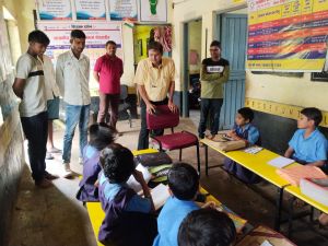 आरंग एसडीएम पुष्पेंद्र शर्मा ने स्कूल और आंगनबाड़ी केंद्र का किया निरीक्षण आरंग एसडीएम पुष्पेंद्र शर्मा ने स्कूल और आंगनबाड़ी केंद्र का किया निरीक्षण