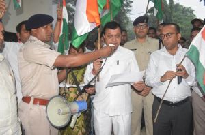 स्वतंत्रता सेनानियों के सम्मान और भारत के विकास तथा प्रगति की ली शपथ स्वतंत्रता सेनानियों के सम्मान और भारत के विकास तथा प्रगति की ली शपथ