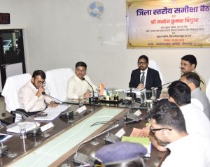  प्रभारी सचिव मनोज कुमार पिंगुआ ने की विकास कार्यों की प्रगति की समीक्षा