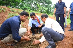  &lsquo;एक पेड़ मां के नाम&rsquo; पर उपमुख्यमंत्री विजय शर्मा ने किया वृक्षारोपण 