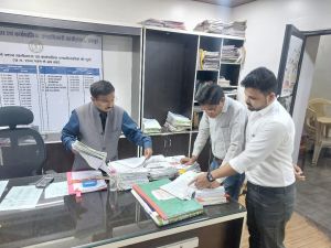 कावरे अचानक पहुंचे एसडीएम और तहसील कार्यालय, जांचे रिकार्ड