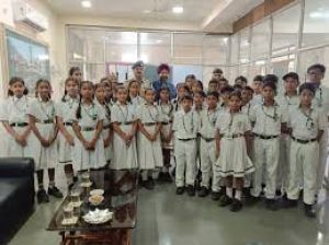 आरटीई के तहत शिक्षा प्राप्त कर रहे बच्चों से मिले पुलिस अधीक्षक