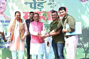 रायपुर : &lsquo;एक पेड़ महतारी के नाम&rsquo; महाभियान का शुभारंभ