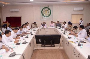  संभागायुक्त श्री कावरे व पुलिस महानिरीक्षक श्री मिश्रा ने ली सड़क सुरक्षा समिति की बैठक