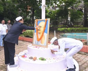 संभागायुक्त कावरे ने किया कमिश्नर कार्यालय में ध्वजारोहण