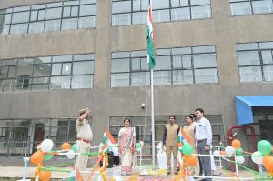 इंद्रावती भवन में ध्वजारोहण इंद्रावती भवन में ध्वजारोहण