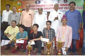  सभी को पछाड़ते हुए प्रभमन ने बालक वर्ग एवं तनीशा ने बालिका वर्ग में अंडर 15 राज्य स्तरीय फिडे रेटेड शतरंज स्पर्धा का जीता खिताब 