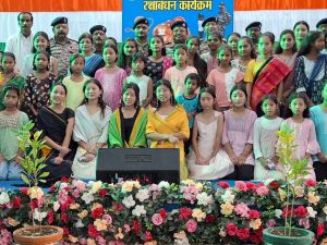  शबरी आश्रम की छात्राओं ने जवानों की कलाई पर सजाई राखियाँ