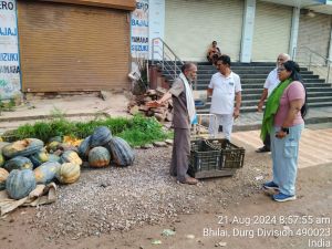  सुबह-सुबह आकाश गंगा सब्जी मंडी में निगम की टीम ने दी दबिश