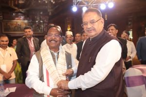 छत्तीसगढ़ के कृषि मंत्री रामविचार नेताम की उत्तराखंड के कृषि मंत्री गणेश जोशी से सौजन्य भेंट छत्तीसगढ़ के कृषि मंत्री रामविचार नेताम की उत्तराखंड के कृषि मंत्री गणेश जोशी से सौजन्य भेंट