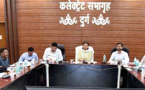 कलेक्टर ने राजस्व अधिकारियों की बैठक लेकर कार्यों की समीक्षा की कलेक्टर ने राजस्व अधिकारियों की बैठक लेकर कार्यों की समीक्षा की