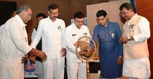 सिंगल विंडो सिस्टम 2.0 प्रणाली के जरिए उद्यमियों को मिल रही सहूलियत: मंत्री लखन लाल देवांगन सिंगल विंडो सिस्टम 2.0 प्रणाली के जरिए उद्यमियों को मिल रही सहूलियत: मंत्री लखन लाल देवांगन