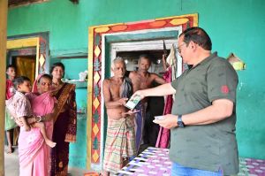 जनमन शिविर बम्हनी में 7 कमार सदस्यों को मौके पर ही मिला नया राशन कार्ड जनमन शिविर बम्हनी में 7 कमार सदस्यों को मौके पर ही मिला नया राशन कार्ड