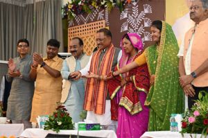 70 लाख महिलाओं को मिली महतारी वंदन योजना की सातवीं किस्त 70 लाख महिलाओं को मिली महतारी वंदन योजना की सातवीं किस्त