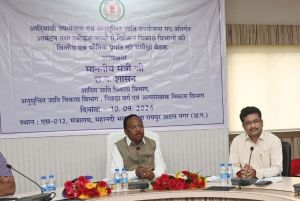  एससी-एसटी वर्ग के लोगों को संवेदनशीलता के साथ शासन की योजनाओं से करें लाभान्वित: मंत्री  रामविचार नेताम