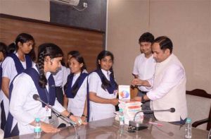 कलेक्टर डाॅ. गौरव सिंह ने जवाहर नवोदय विद्यालय के विद्यार्थियों को बताए सफलता के मूलमंत्र