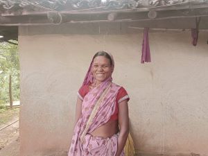 पहाड़ी कोरवा महिलाएं सुना रही महतारी वंदन की कहानी 