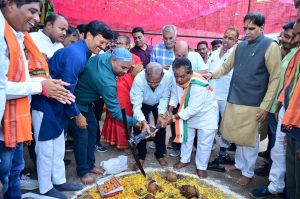   रायपुर पश्चिम विधायक राजेश मूणत ने जोन 2 के वार्ड 26 में 55 लाख के नवीन विकास कार्यो का भूमिपूजन  किया