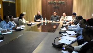  आम जनता के साथ अधिकारी-कर्मचारियों का व्यवहार मधुर एवं आत्मीय हो: कलेक्टर श्री चन्द्रवाल 