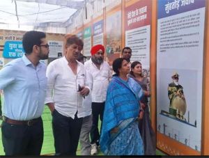 सांसद रूपकुमारी चौधरी ने छायाचित्र प्रदर्शनी का किया अवलोकन