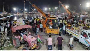    महादेवघाट के समीप विसर्जन कुण्ड में श्रीगणेश प्रतिमाओं का विसर्जन जारी