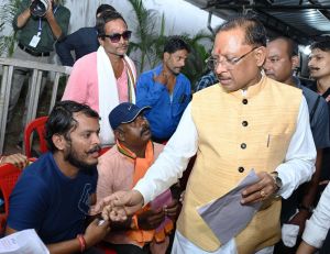 सागर को मिलेगा कृत्रिम हाथ, जनदर्शन में मुख्यमंत्री ने दिए निर्देश सागर को मिलेगा कृत्रिम हाथ, जनदर्शन में मुख्यमंत्री ने दिए निर्देश