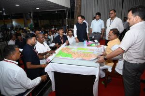 कला का जुनून ऐसा कि ग्रामीण ने छत्तीसगढ़ के नक्शे पर उकेरा प्रभु श्रीराम का वन-गमन पथ कला का जुनून ऐसा कि ग्रामीण ने छत्तीसगढ़ के नक्शे पर उकेरा प्रभु श्रीराम का वन-गमन पथ