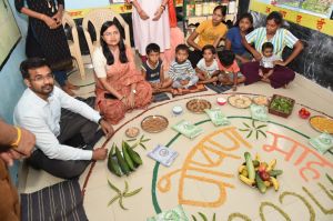 कलेक्टर ने आंगनबाड़ी केन्द्र में मनाये जा रहे वजन त्यौहार का किया निरीक्षण कलेक्टर ने आंगनबाड़ी केन्द्र में मनाये जा रहे वजन त्यौहार का किया निरीक्षण