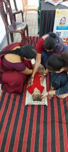 अंबुजा माल में बच्चों के पोषण स्तर को जांचने के लिए वजन, लंबाई और उंचाई की गई माप अंबुजा माल में बच्चों के पोषण स्तर को जांचने के लिए वजन, लंबाई और उंचाई की गई माप