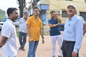 सड़क एवं सर्विस रोड में बेदखली की कार्रवाई  देखने पहुंचे भिलाई निगम आयुक्त 