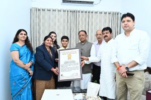  मुख्यमंत्री से बाल पर्यावरण मित्र और लिटिल योग गुरु आदित्य राजे ने की सौजन्य मुलाकात