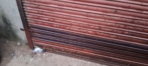 डेली नीड्स दुकान की आड़ में भारी मात्रा में अवैध पटाखों का संग्रहण डेली नीड्स दुकान की आड़ में भारी मात्रा में अवैध पटाखों का संग्रहण